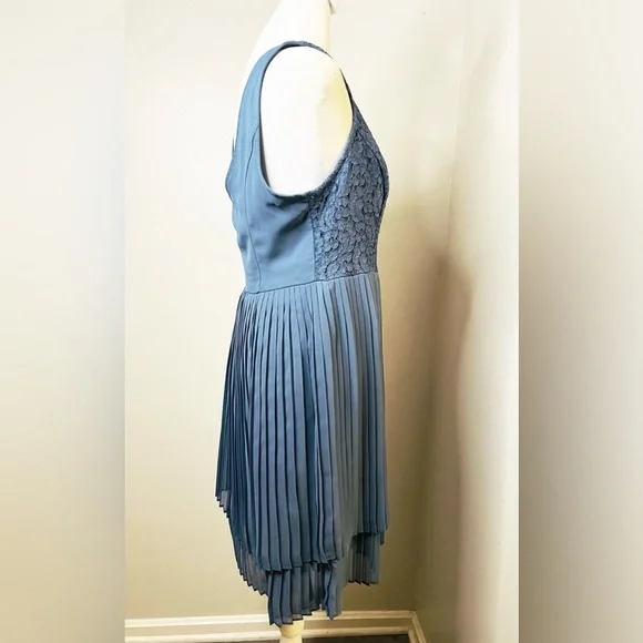 Lauren Conrad Blue Lace & Pleated Dress – Size 6 - Picture 5 of 10
